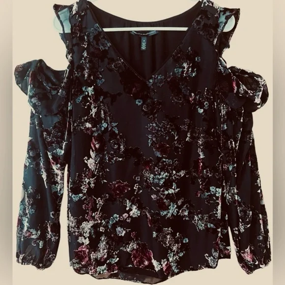 White House Black Market Black cold shoulder Ruffled Blouse Size 8/Whimsigoth - Picture 5 of 11